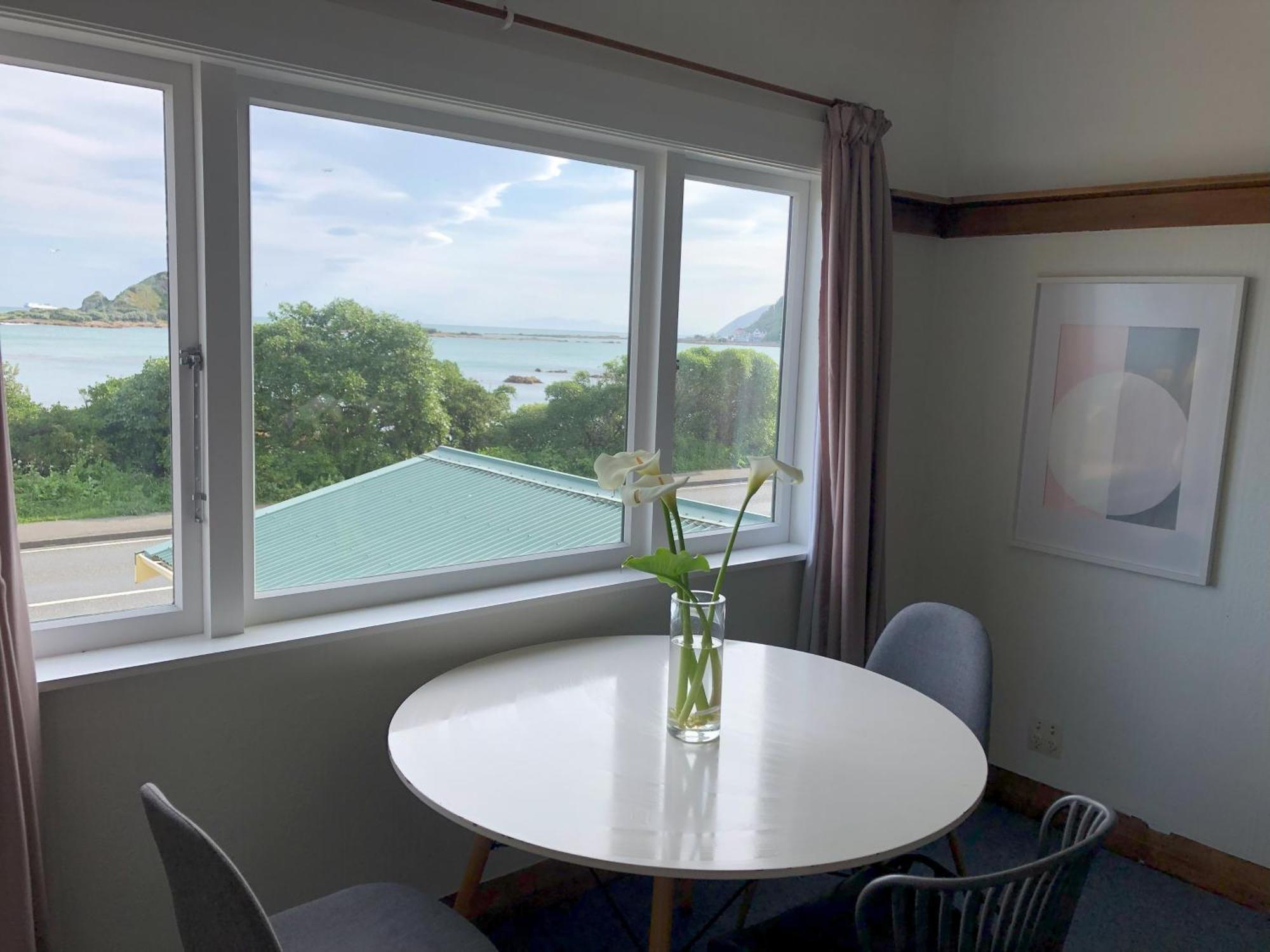 Seafront Haven In Island Bay With Deck, Outdoor Bath, And Parking Appartement Wellington Buitenkant foto