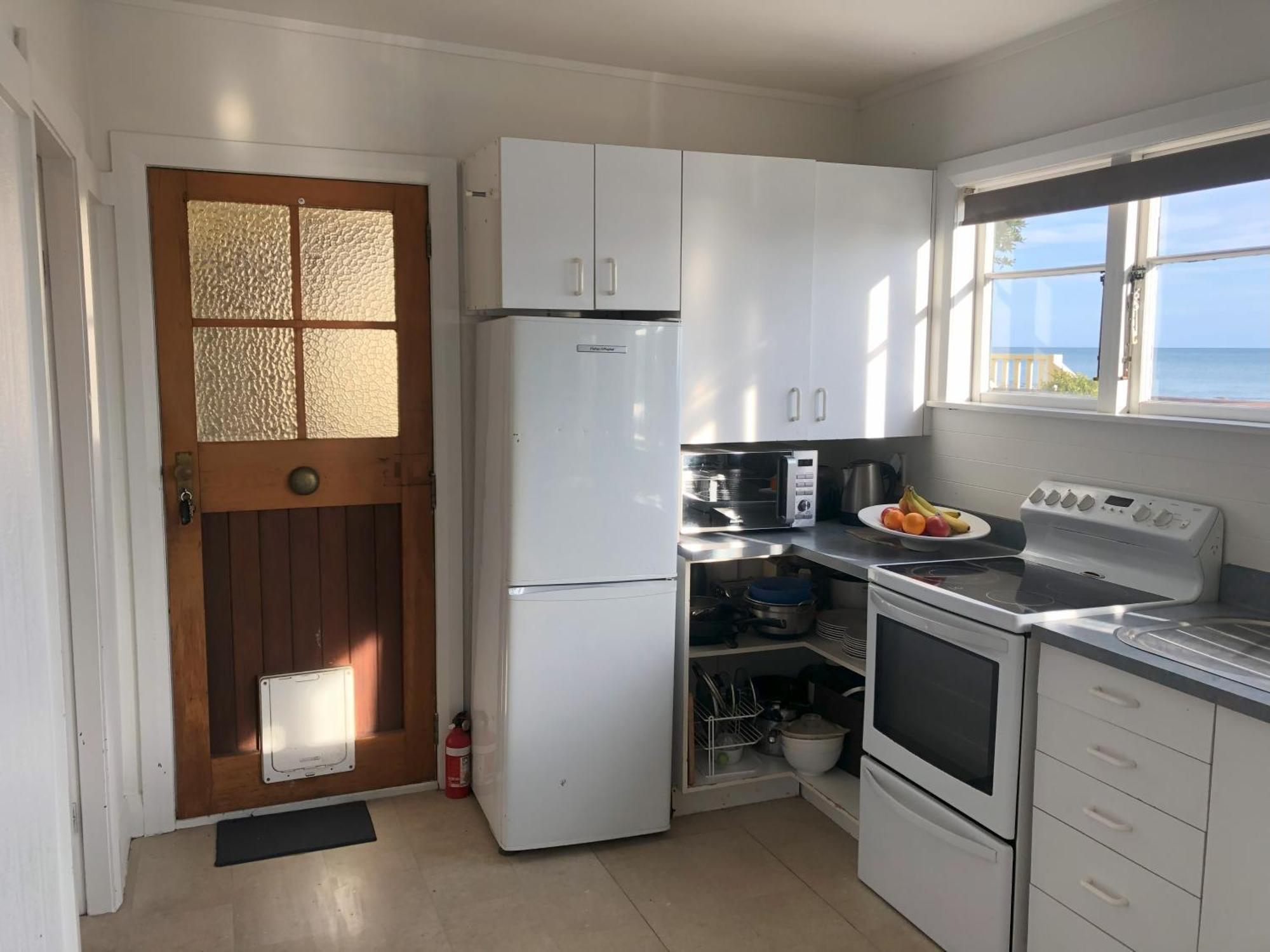 Seafront Haven In Island Bay With Deck, Outdoor Bath, And Parking Appartement Wellington Buitenkant foto
