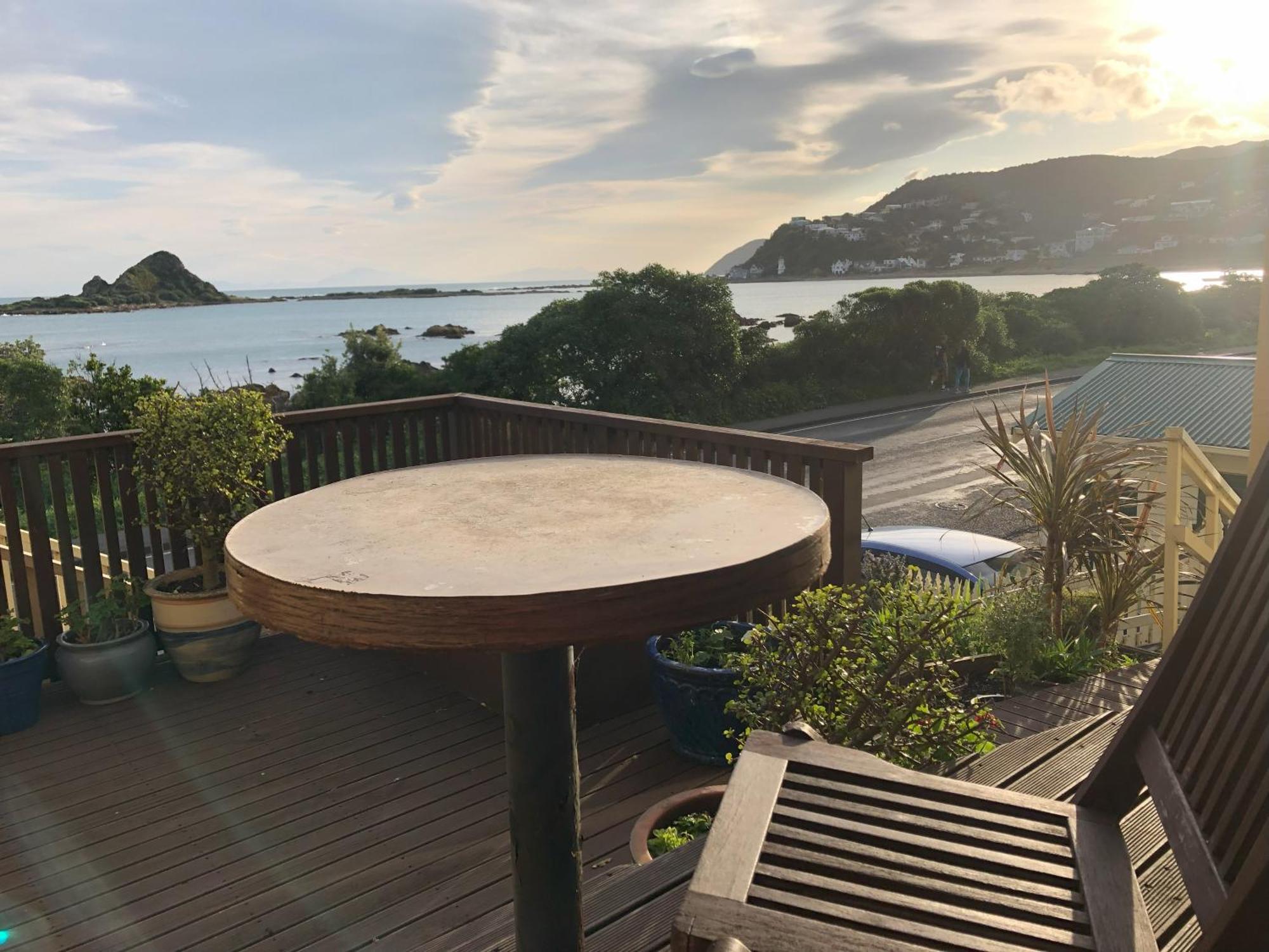 Seafront Haven In Island Bay With Deck, Outdoor Bath, And Parking Appartement Wellington Buitenkant foto