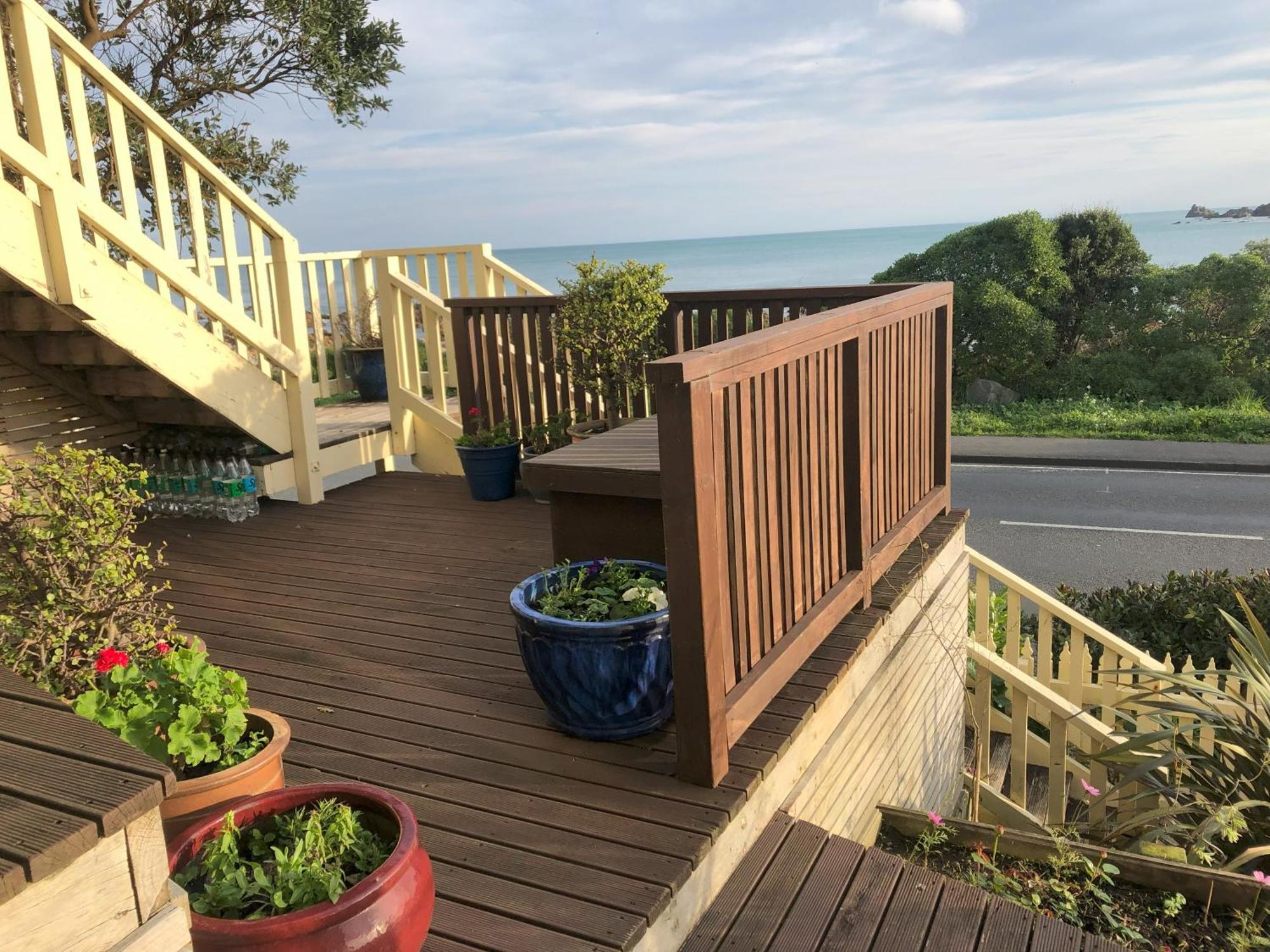 Seafront Haven In Island Bay With Deck, Outdoor Bath, And Parking Appartement Wellington Buitenkant foto