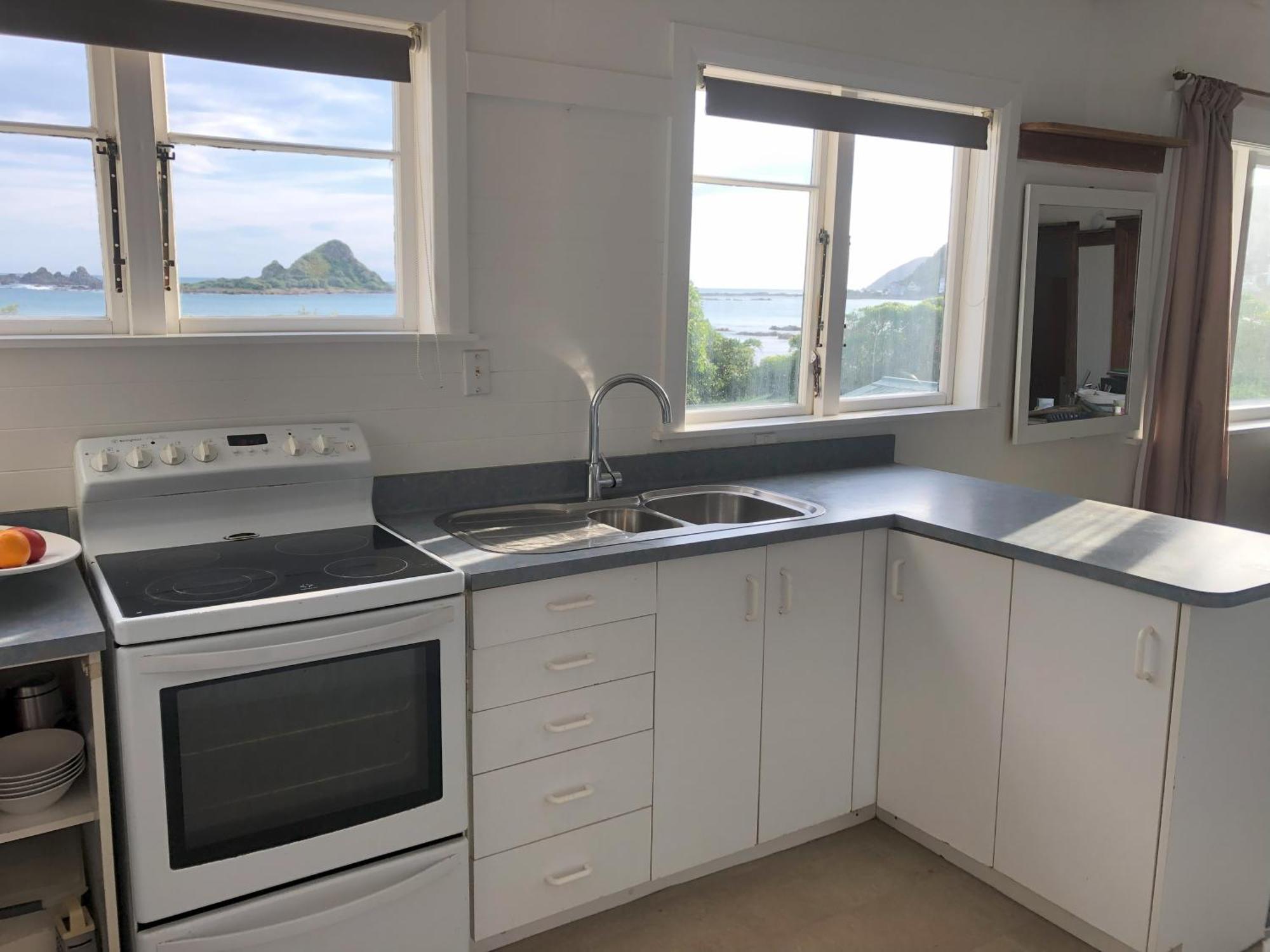 Seafront Haven In Island Bay With Deck, Outdoor Bath, And Parking Appartement Wellington Buitenkant foto