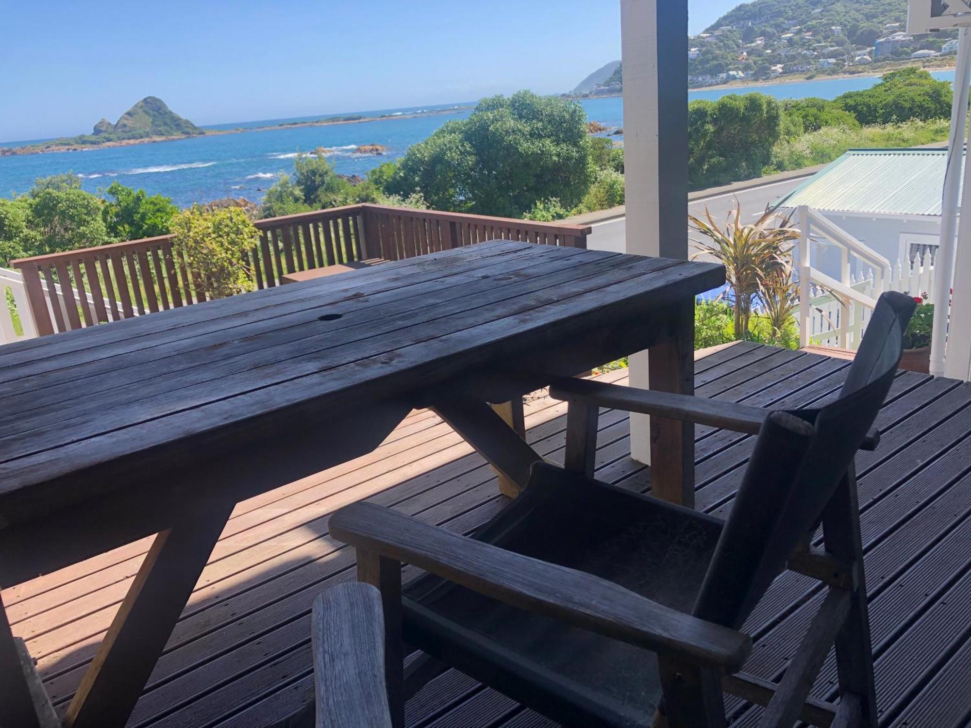 Seafront Haven In Island Bay With Deck, Outdoor Bath, And Parking Appartement Wellington Buitenkant foto